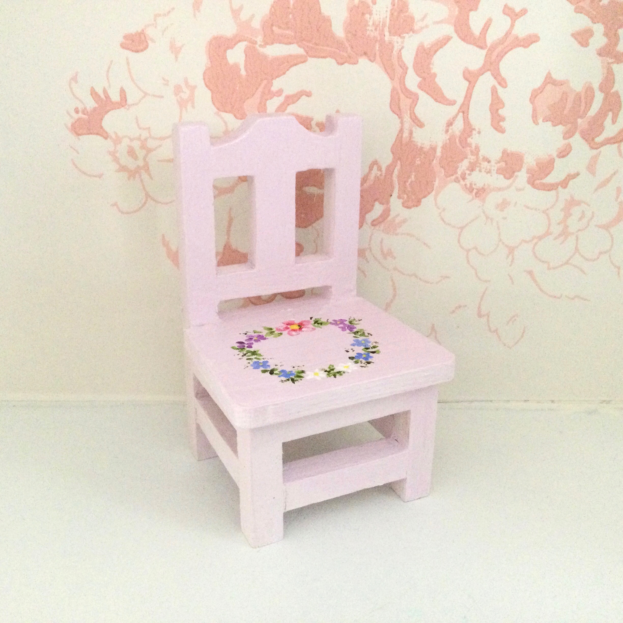 Lilac Chair Wreath Picture